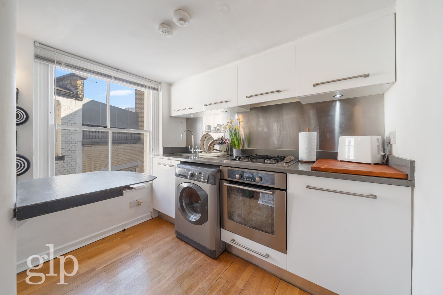 公寓, Trentishoe Mansions, 90 Charing Cross Road, WC2H 0JE