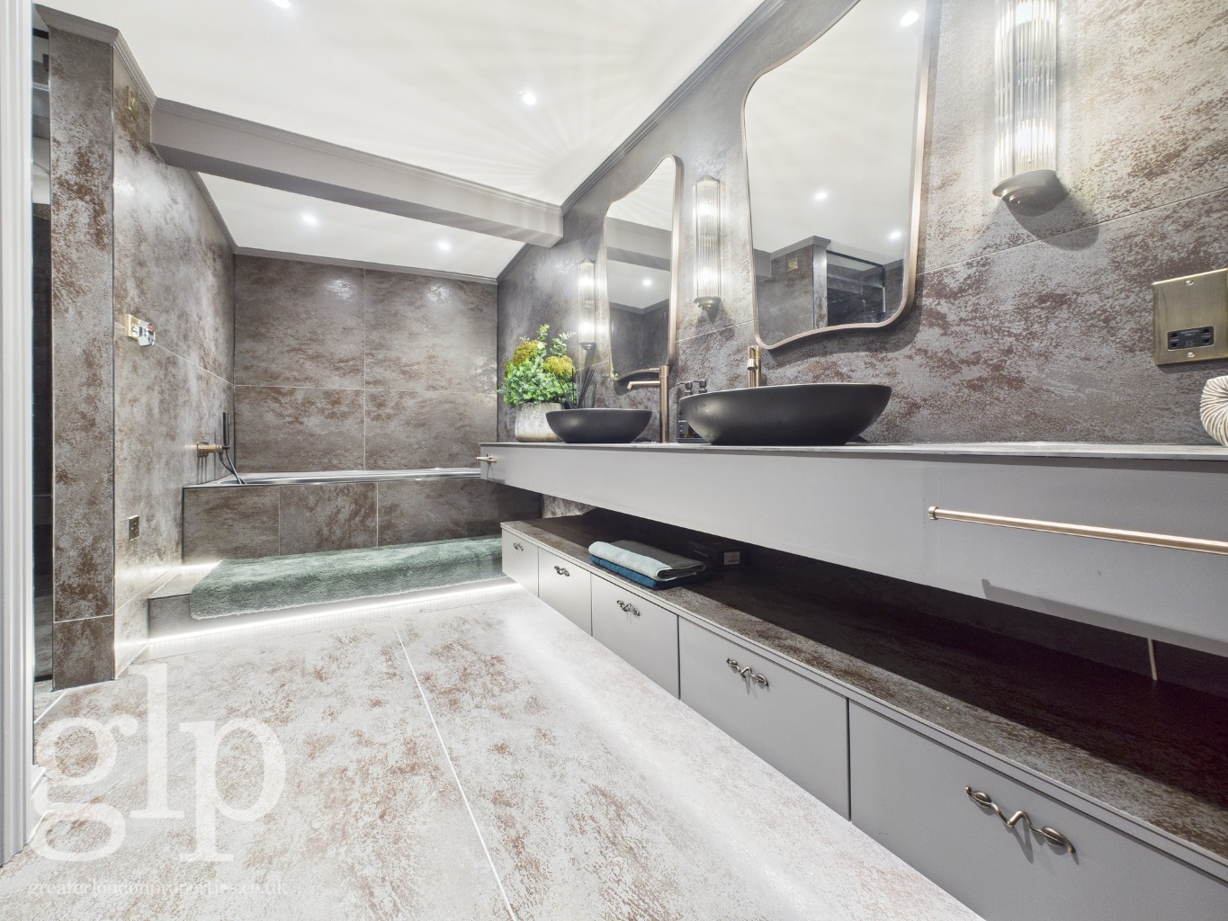 4 Bedroom Apartment, John Street, London, Greater London, WC1N