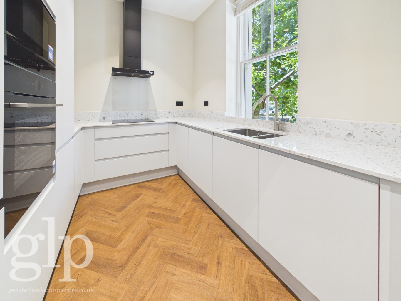 2 Bedroom Apartment, Store Street, Bloomsbury, WC1E