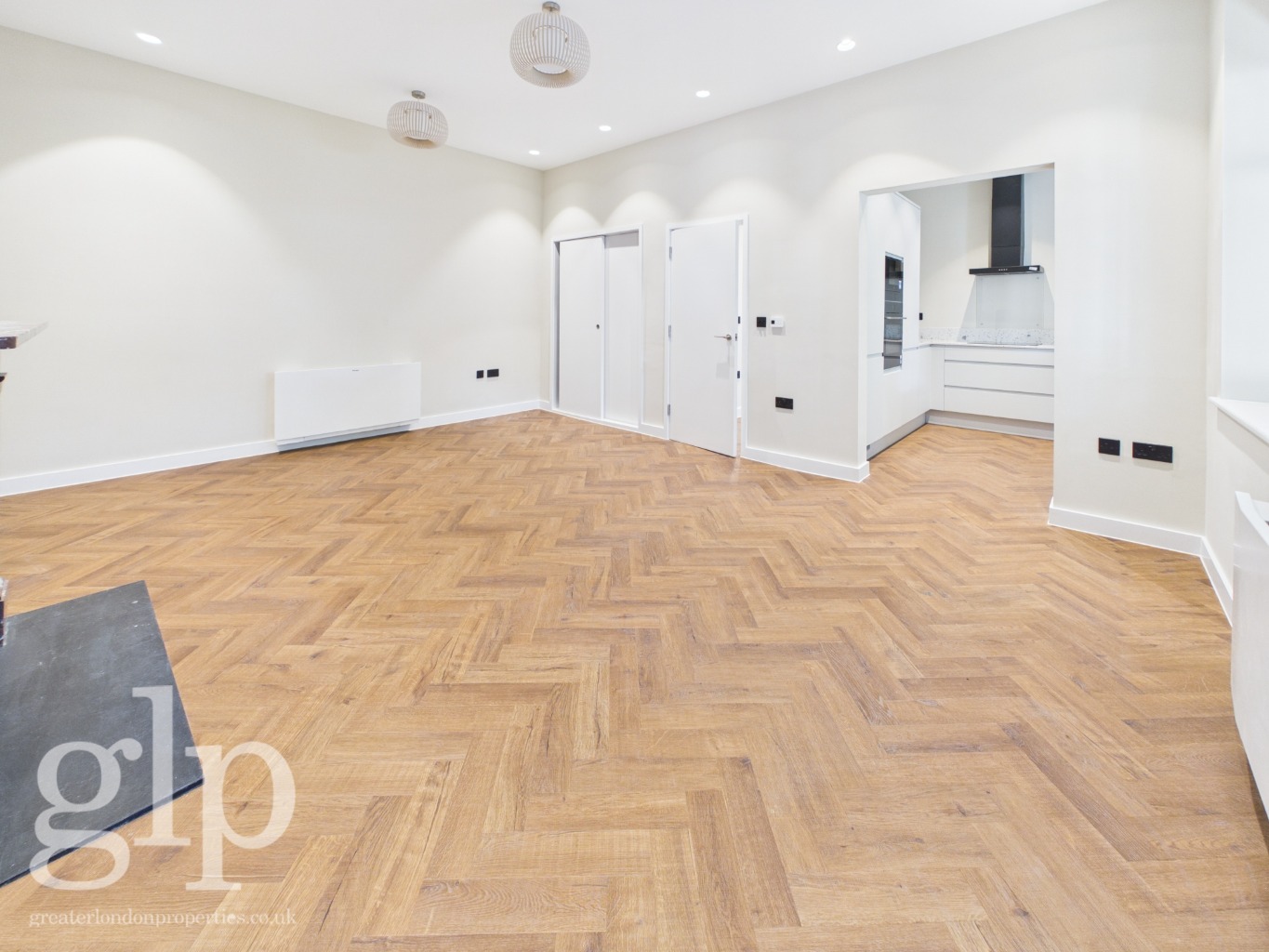 2 Bedroom Apartment, Store Street, Bloomsbury, WC1E