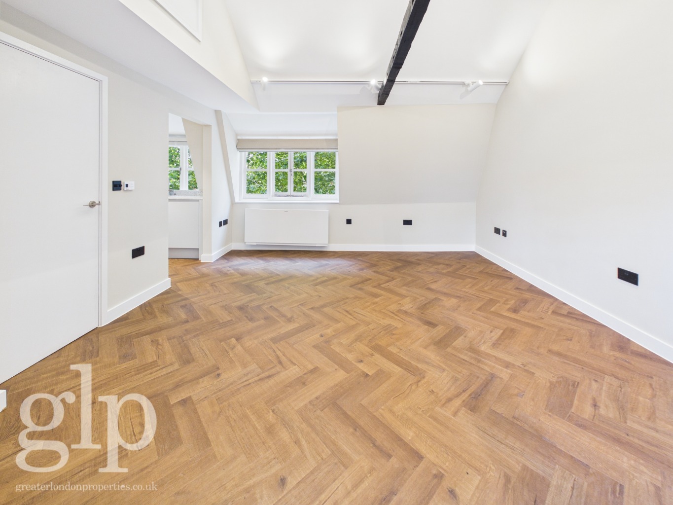 2 Bedroom Apartment, Store Street, Bloomsbury, WC1E