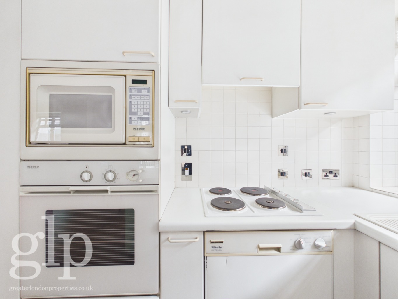 1 Bedroom Apartment, Upper John Street,  Soho, W1F