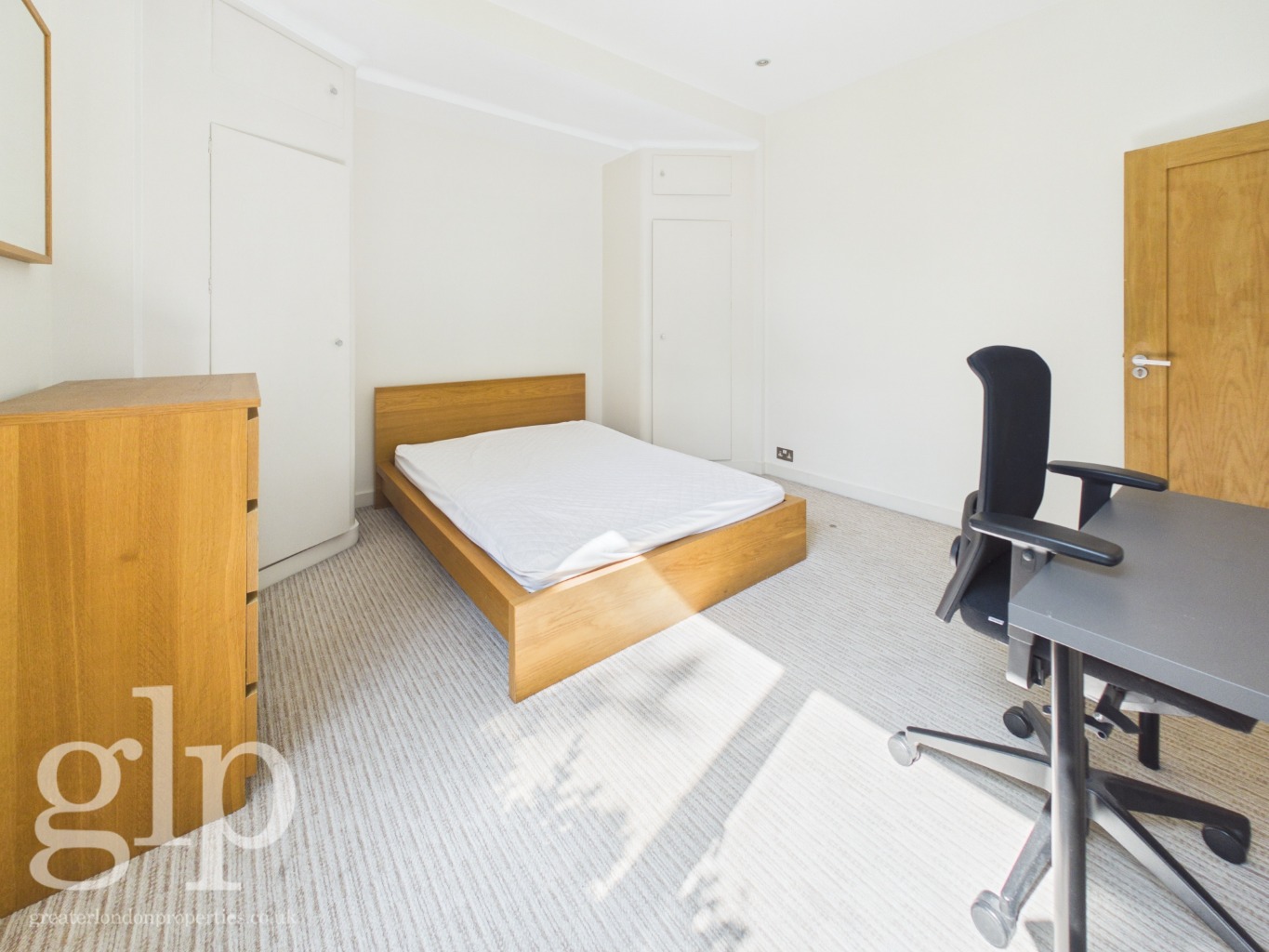2 Bedroom Apartment, Porchester Gate, Hyde Park, W2