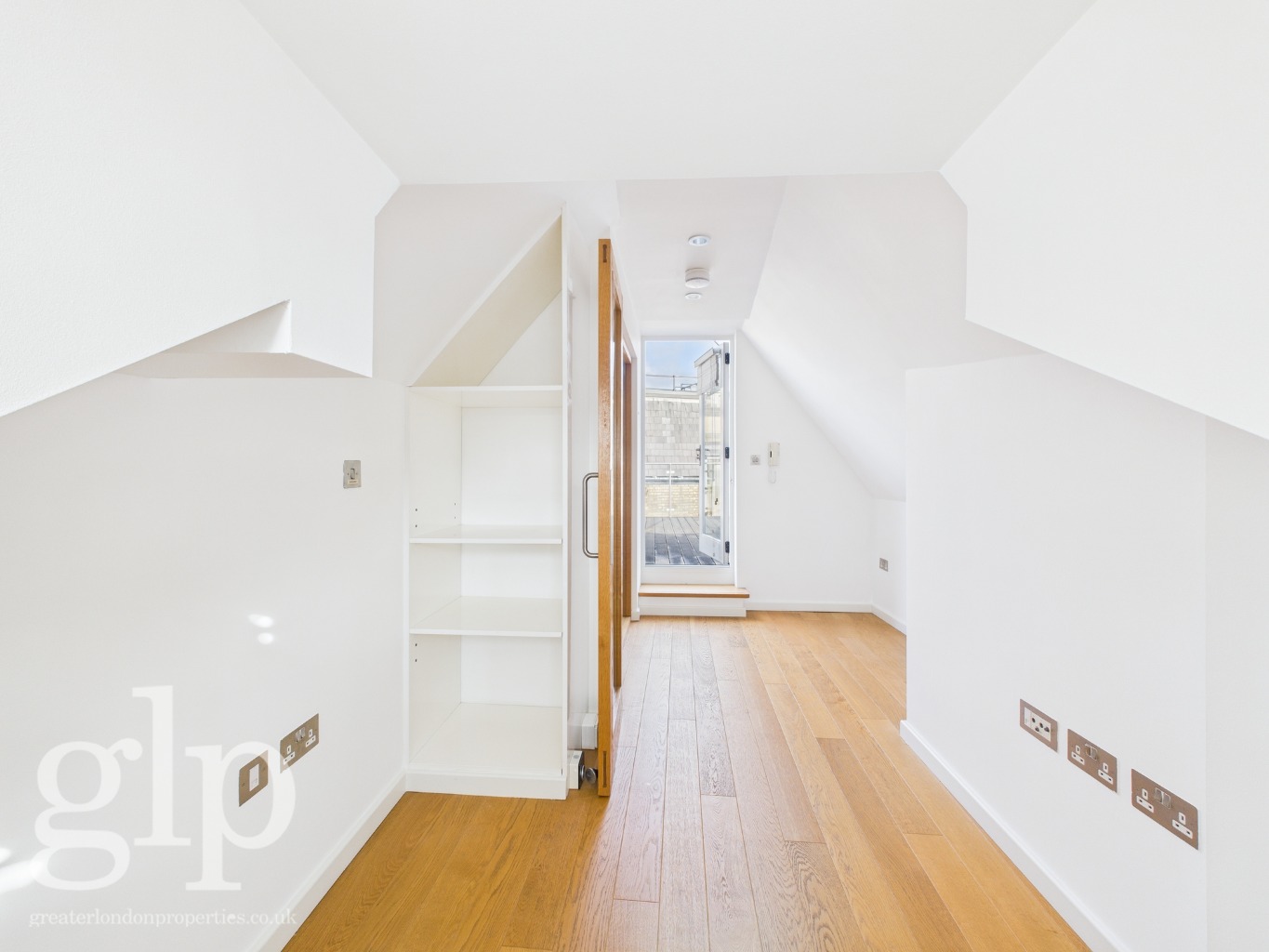 2 Bedroom Apartment, Wellington Street, Covent Garden, WC2E
