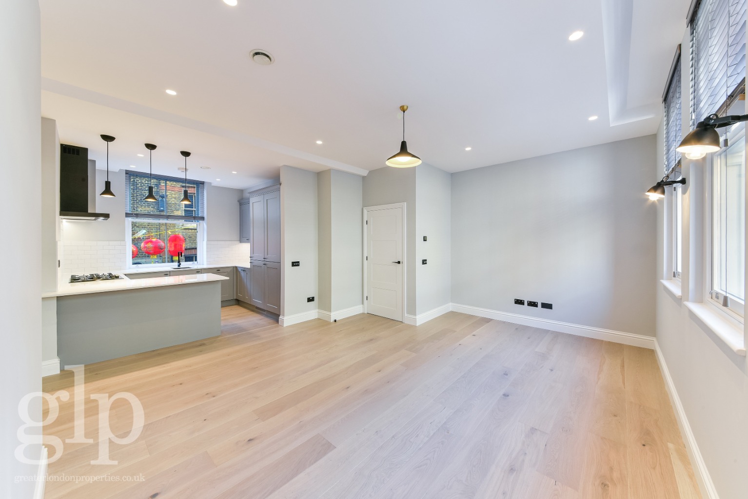 1 Bedroom Apartment, Shaftesbury Avenue, Soho, W1D