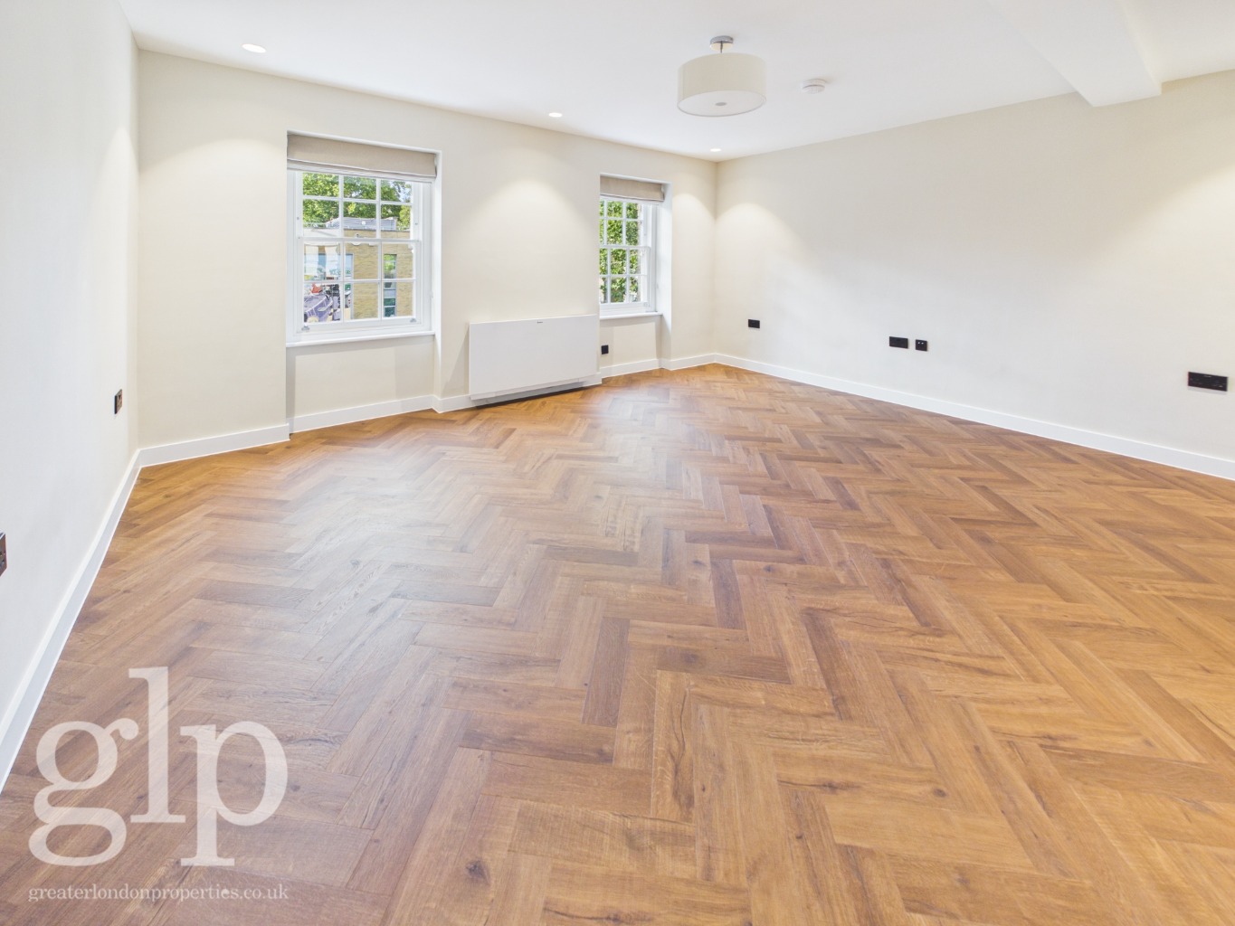 2 Bedroom Apartment, Store Street, Bloombury, WC1E"></div>            <div class=