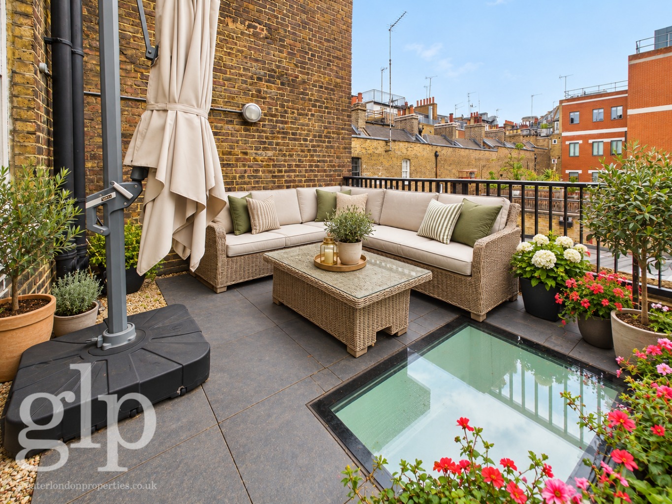 2 Bedroom Town House, Martin’s Lane, Covent Garden, WC2N